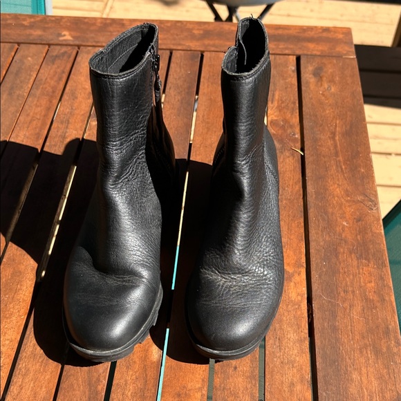 Sorel Black Leather Ankle Boots - Picture 1 of 8